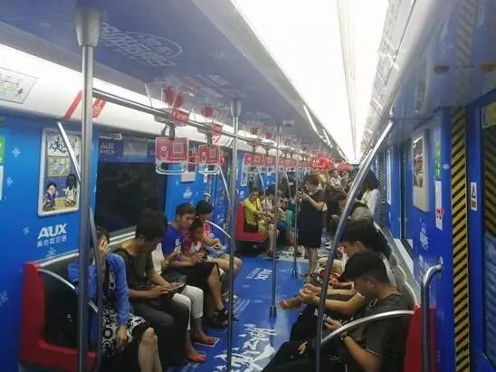 地鐵車內廣告