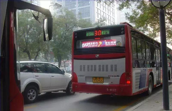公交車(chē)身廣告