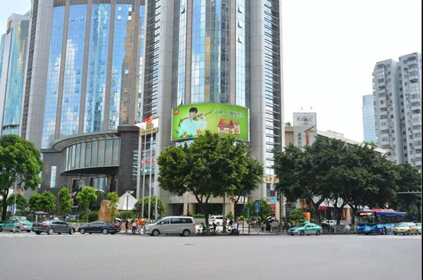 沃隆堅果深圳華強(qiáng)北現(xiàn)代之窗LED屏廣告