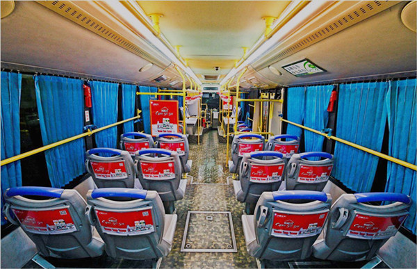 公交車內廣告