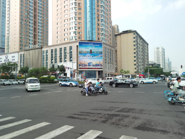 太原LED廣告價格優(yōu)勢？太原親賢街長治路供電大廈王府井LED大屏廣告