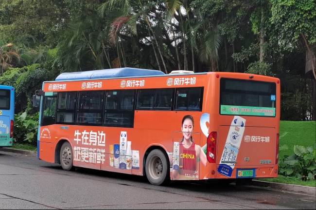 東莞公交車身巴士廣告價(jià)格線路收費(fèi)，東莞候車亭站臺(tái)站牌廣告價(jià)格