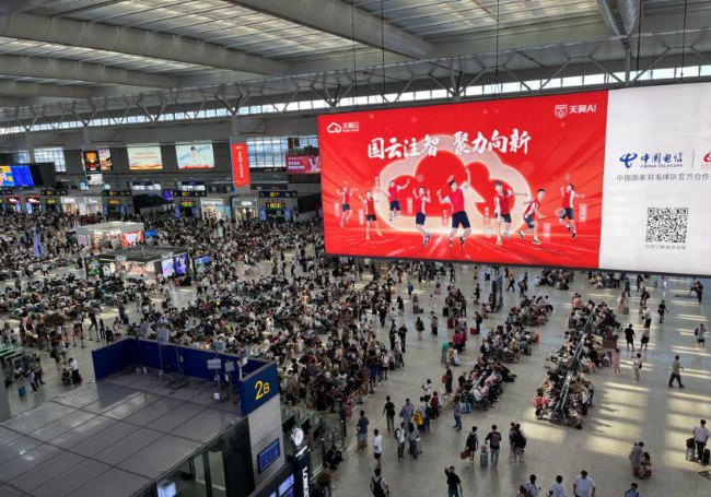 上海虹橋高鐵站進站候車吊旗燈箱廣告，上海虹橋火車站廣告價格