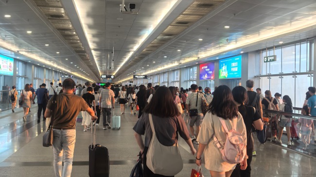 深圳福田口岸往返香港通道橋燈箱廣告，深圳福田口岸廣告價格