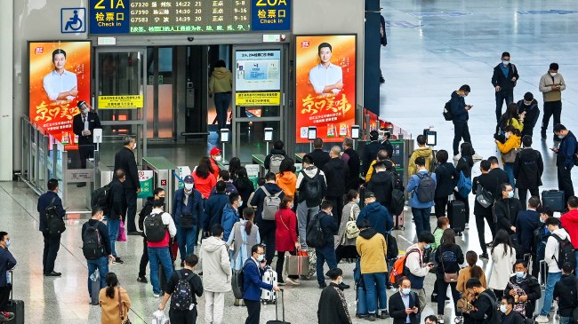 上海虹橋火車站候車大廳大屏廣告投放，上海虹橋高鐵廣告價(jià)格