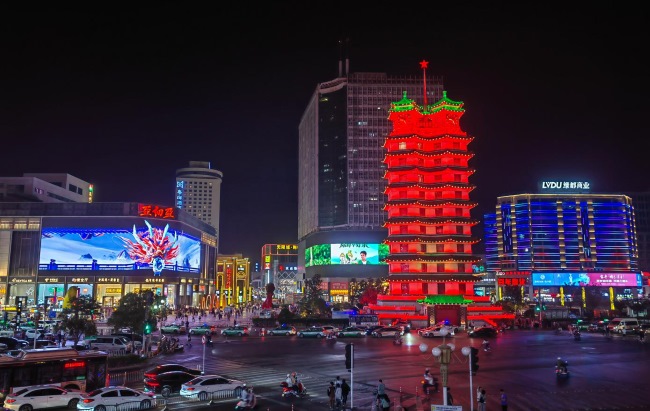 美睫美甲行業(yè)為什么那么火？第一戶外傳媒助推成新寵，戶外哪些渠道更有效？