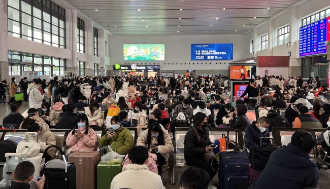 普寧站高鐵候車大廳燈箱廣告投放，普寧火車站通道廣告價格