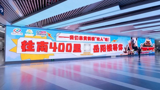 武漢街道口地鐵站換乘墻面LED廣告，武漢地鐵通道大屏廣告價(jià)格