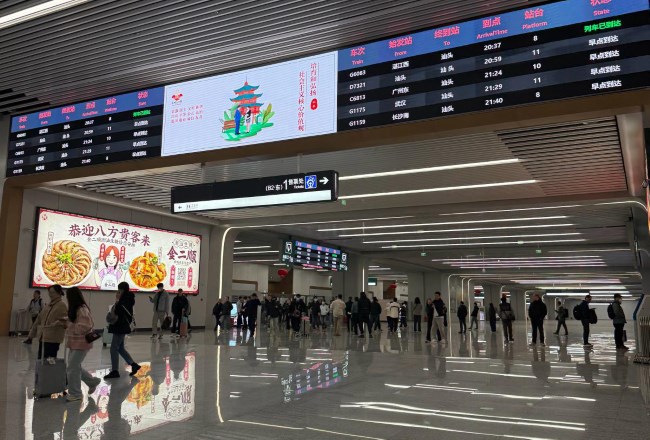 汕頭站高鐵出站口墻面燈箱廣告投放，汕頭火車站大屏廣告價(jià)格