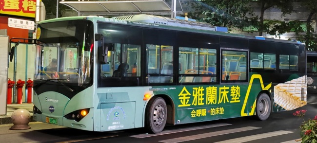 深圳公交車身全包車廣告投放，深圳公交車巴士外車貼廣告價(jià)格